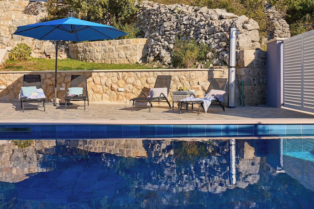 Hedera Estate, Villa Hedera XVI