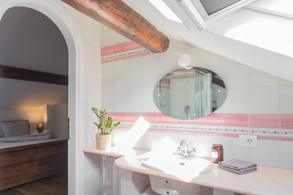 Emily's Holiday House - Authentic Lake Como by Rent all Como