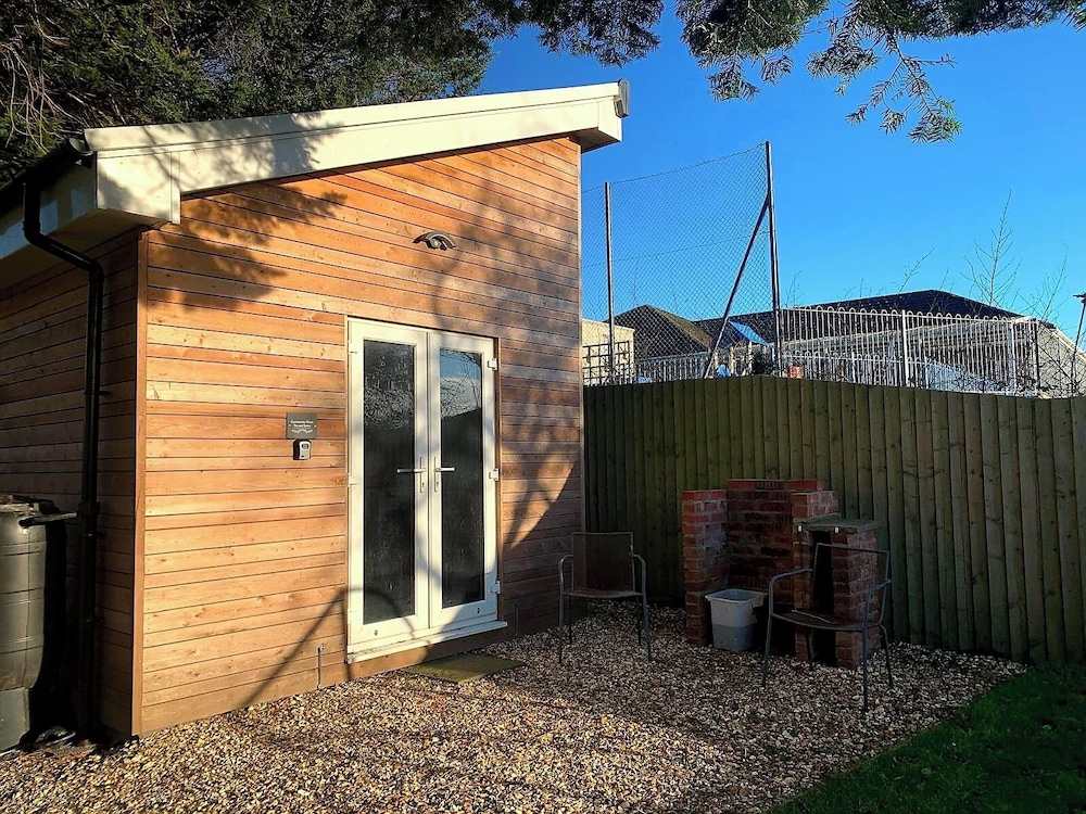 Y Caban-the Cabin-1 Bed-sleeps 2-parking-fast Wifi