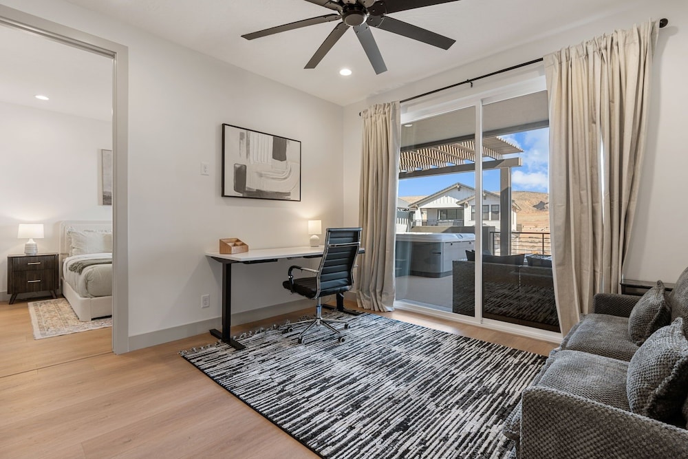 The Fish Bowl 6 Bedroom Townhouse