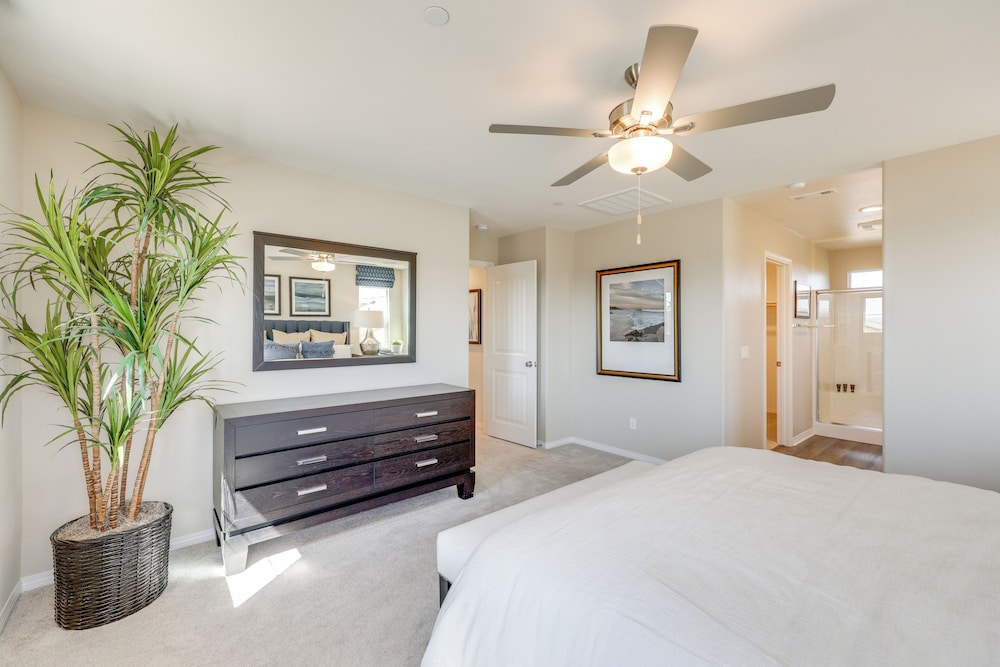 Pool Access & Mtn Views: Family Haven in Beaumont!