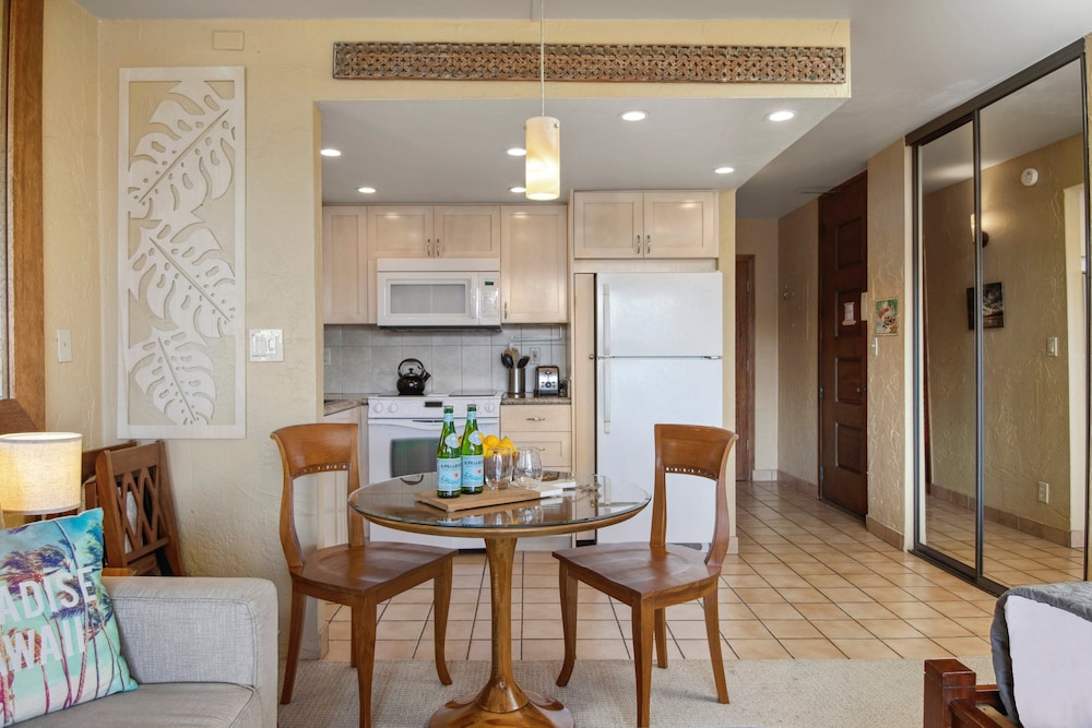 KBM Resorts: Papakea Pke-304 Renovated Studio With Ocean Views!