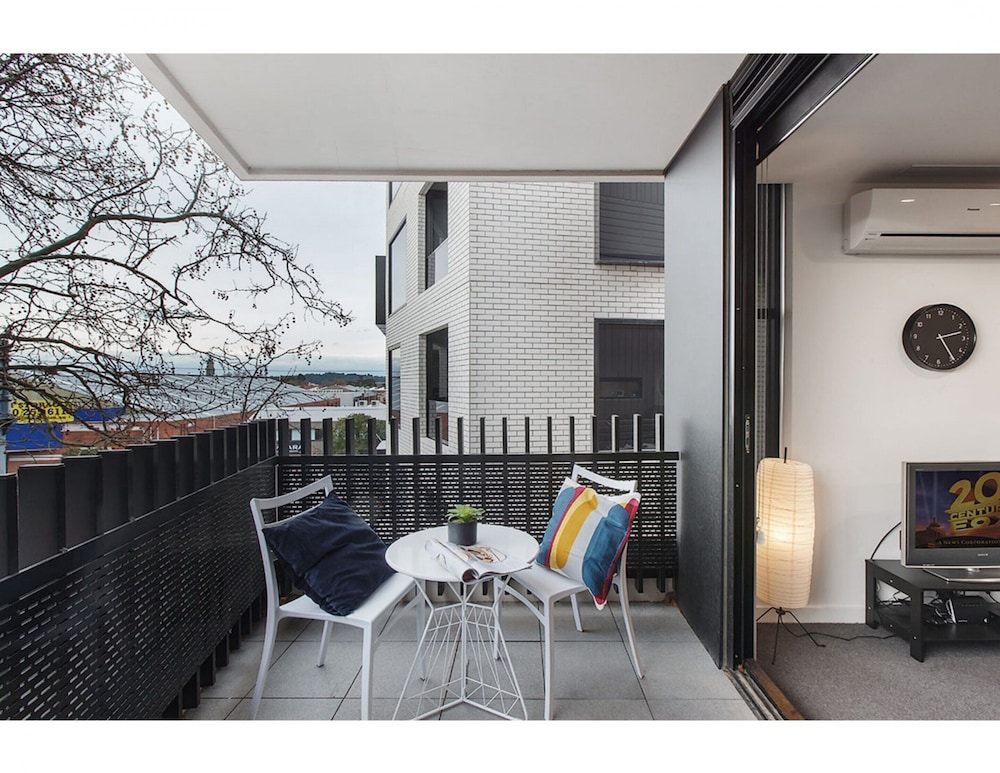 2 bed Apartment in Trendy Collingwood