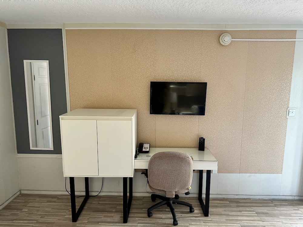 Travelodge by Wyndham Orlando / Heart of International Drive 2