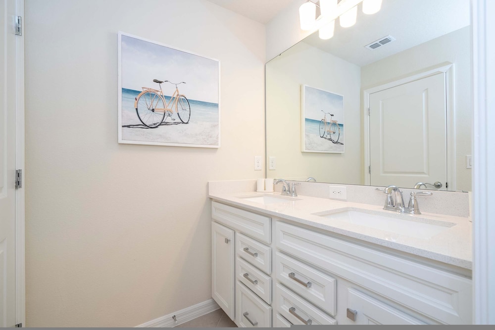 Luxury 7Bd Close to Disney With Pool and Spa at Windsor Cay 16218