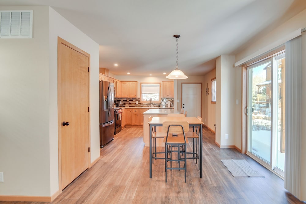 4 Mi to Granby Ranch: Cabin w/ Hot Tub Access!
