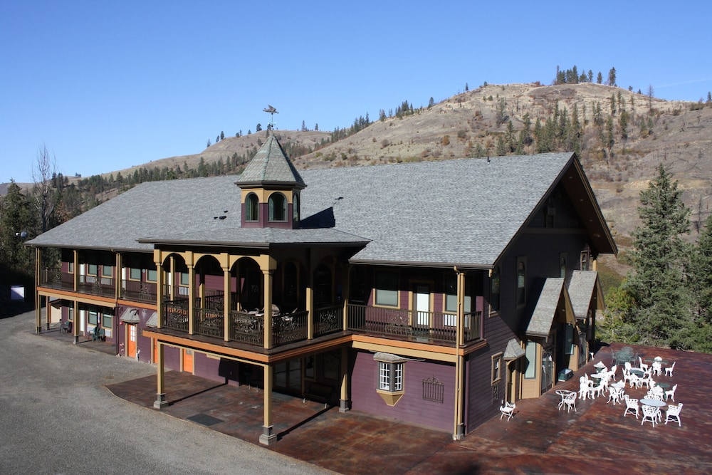 Hearthstone Elegant Lodge by the River