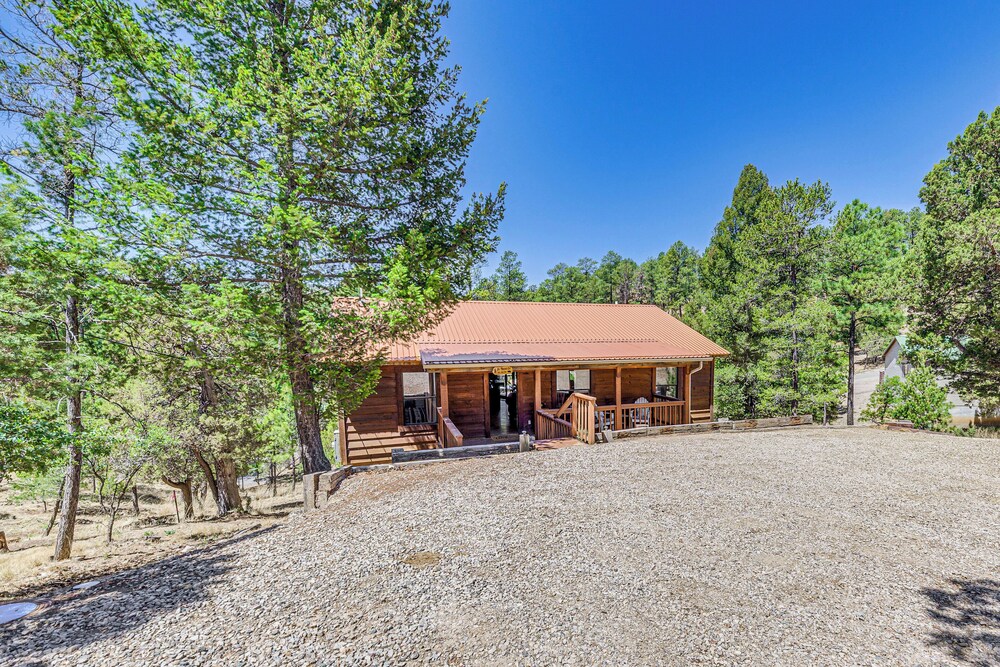 < 2 Mi to Midtown Ruidoso: Forest-view Sanctuary!