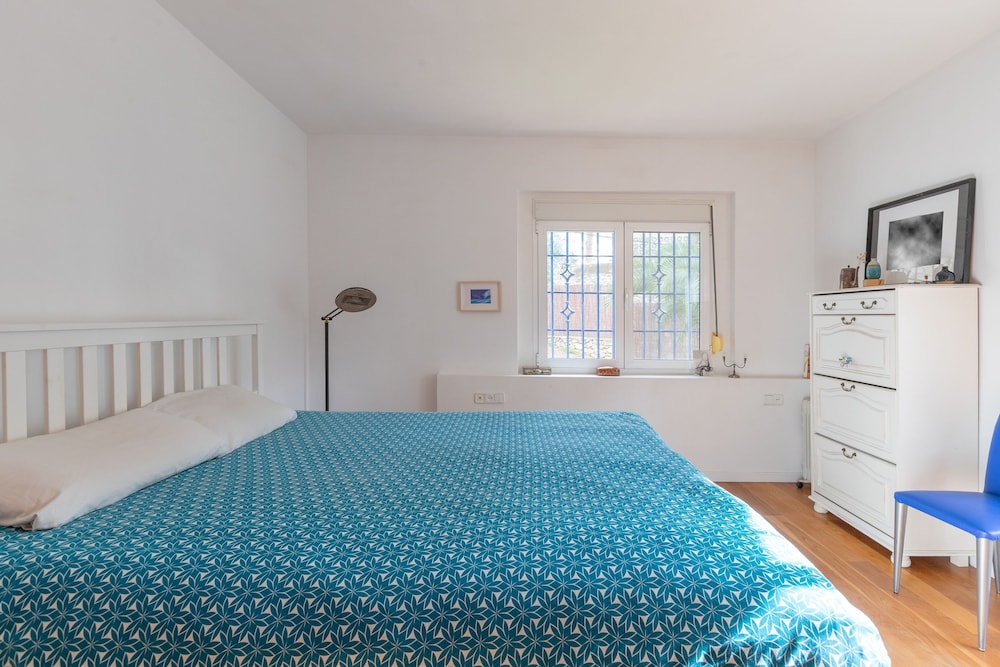 Axarqu a in Malaga With 2 Bedrooms and 1 Bathrooms