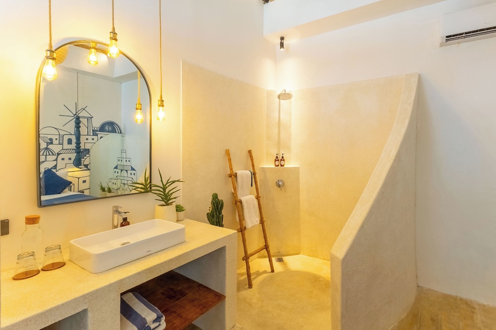 Santorini Suites