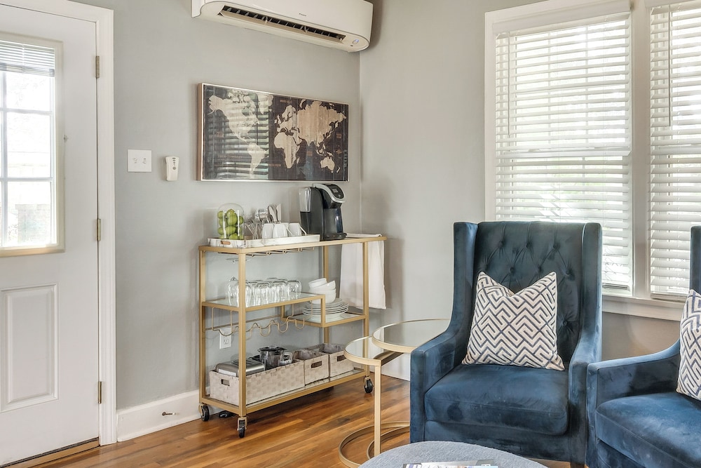 3 Blocks to Pensacola Bay: Charming Apartment!