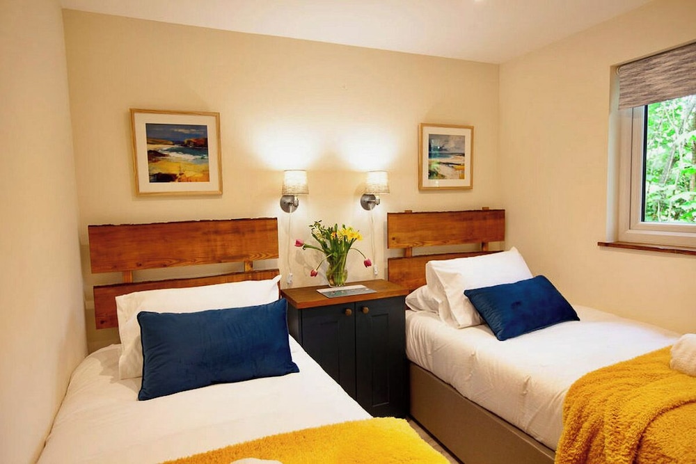 Hayne Barn Estate - Private Estate : 6 Eco Lodges - 1 Studio
