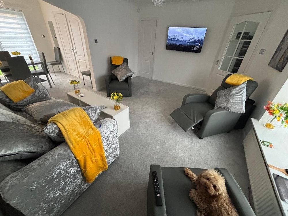 130m2 New House 2024 - 3 Bedrooms - Free Fast Wifi - Free off Street Parking