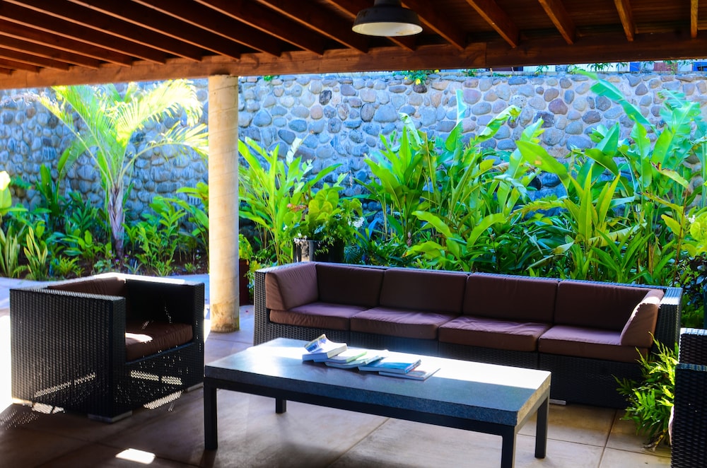 Pagua Bay House Oceanfront Cabanas