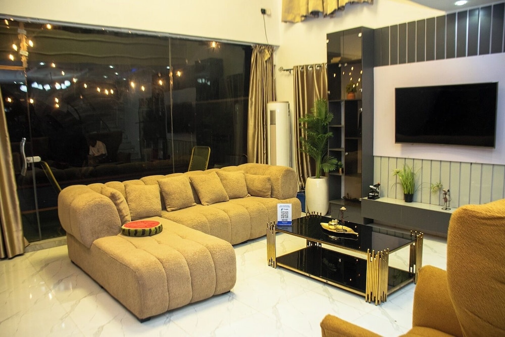 Triple J's Apartment