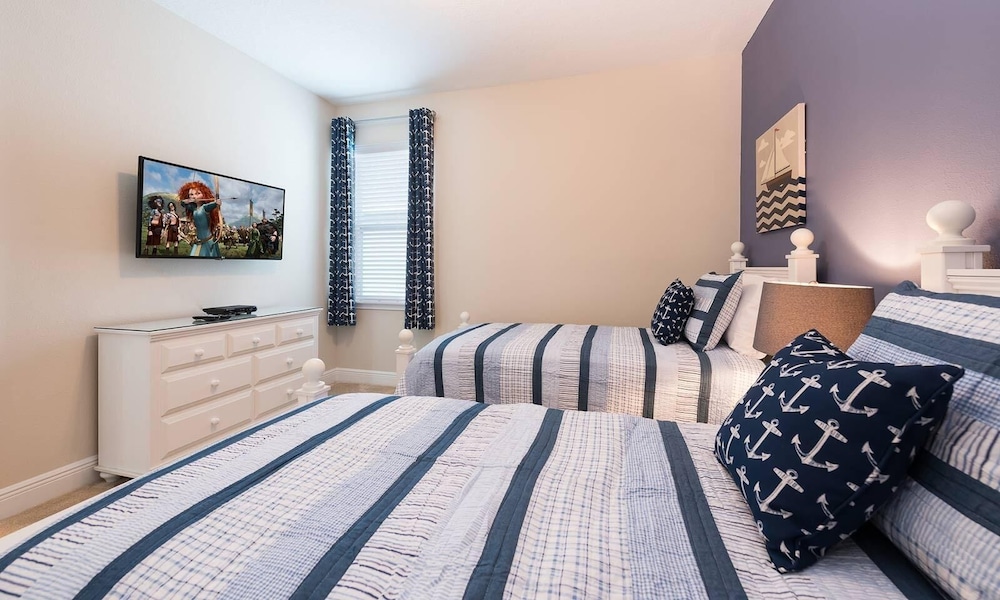 7412 MA - Stylish Home Near Parks