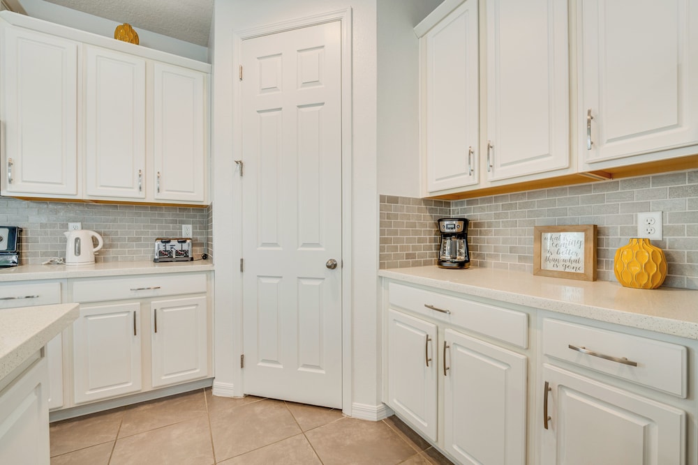 Home Near Theme Parks in Kissimmee: Family Perks!