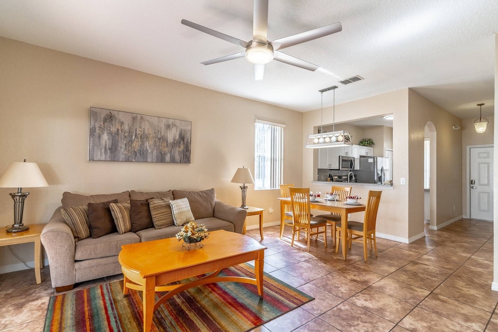 402 Regal Palms