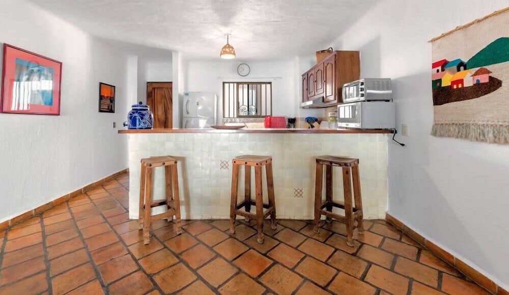 Ocean View 2Br Condo-balcony-beach-pool 710