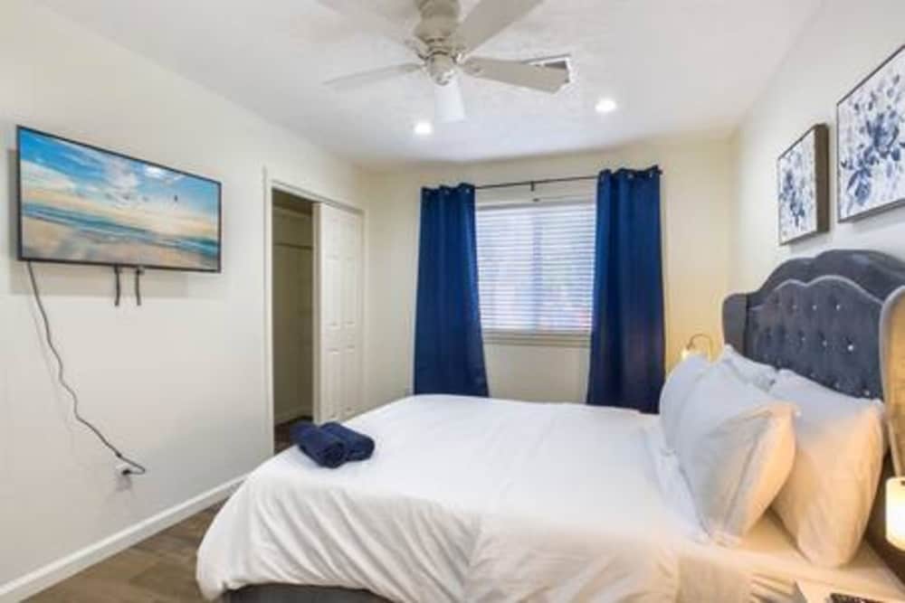 1710 N Sunset Pool 5 Beds Parking Wifi Full Patio Foosball