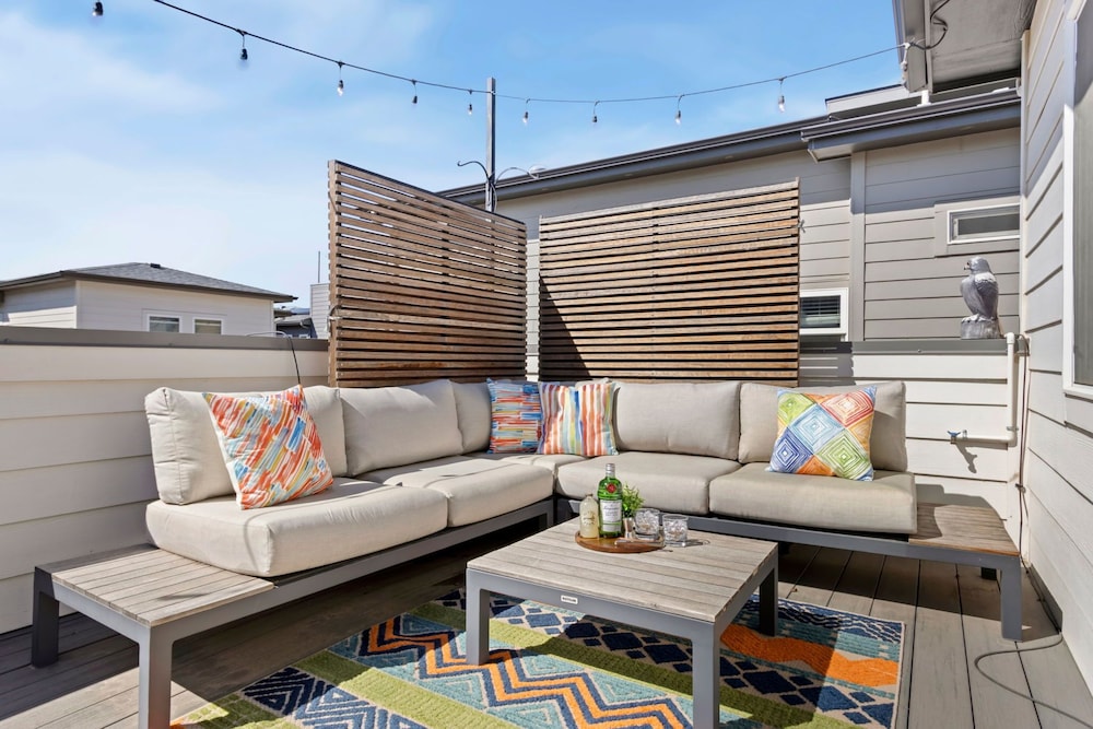 Rams Roost Rooftop Hot Tub, Patio & Family Fun