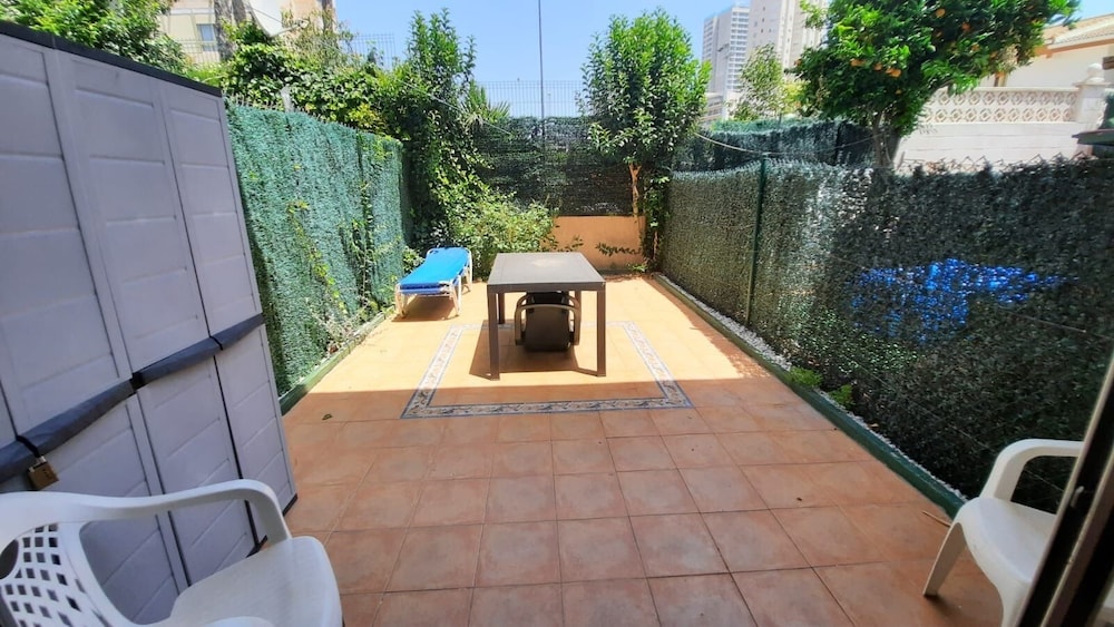 Two Bedroom Townhouse Bungalow In A Secure Complex In Benidorm Free Wifi view 2