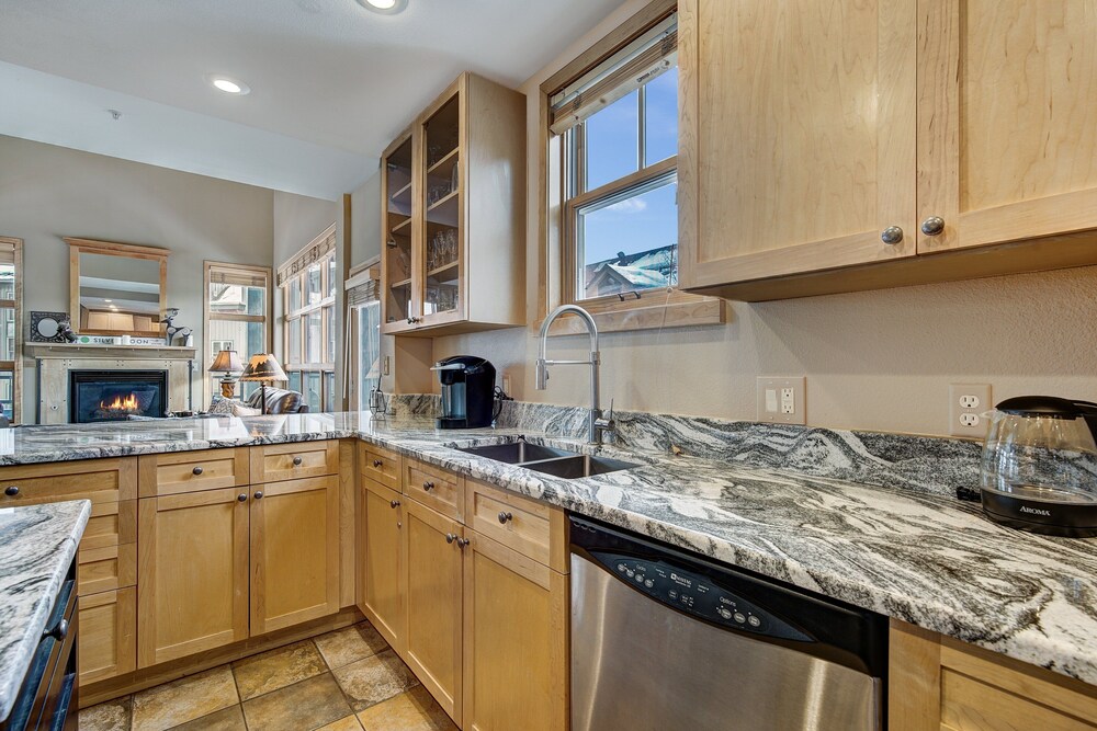Fantastic Mountain Home Near Ski Lifts 3 Bedroom Condo