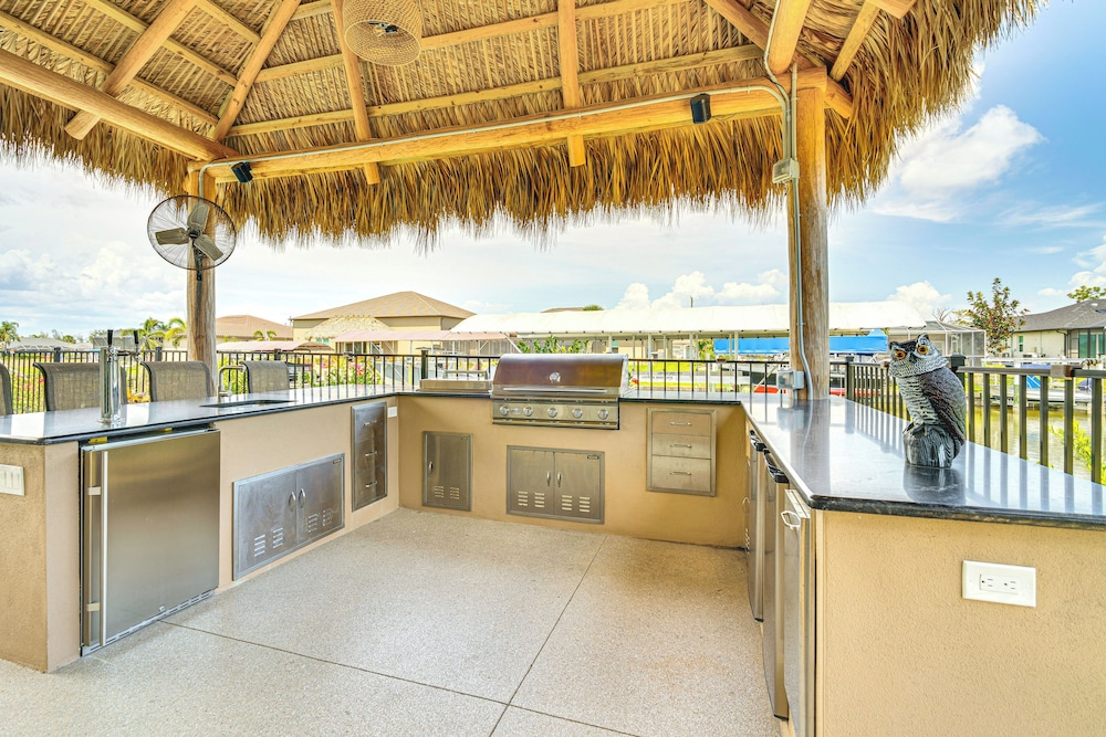Heated Saltwater Pool & Dock: Port Charlotte Home
