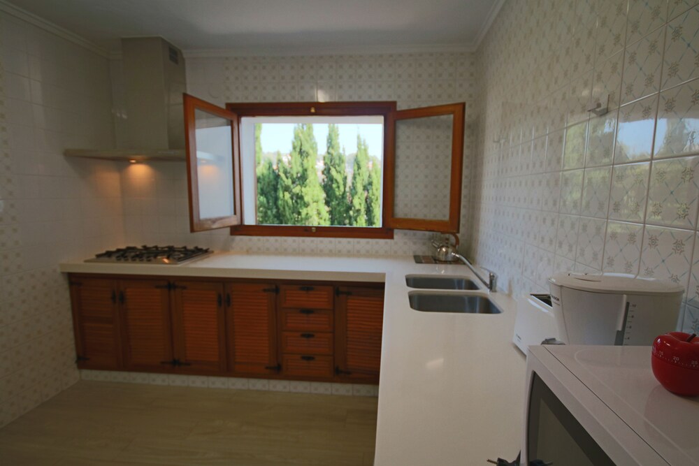Only 100m to the Beach! Spacious Villa With Private Pool - 12 People view 3