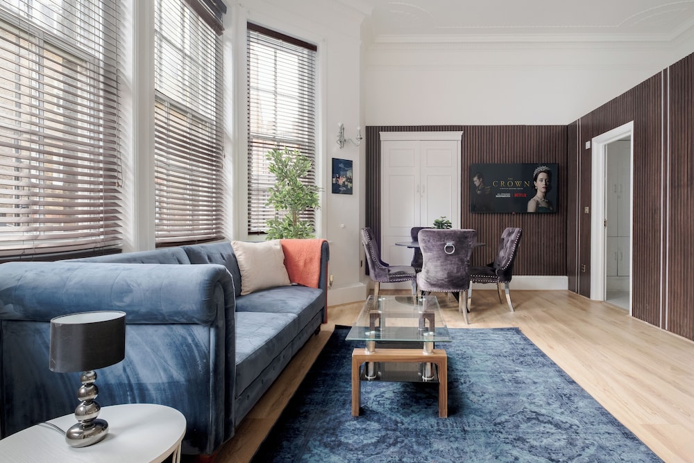 Elegant Mayfair Studio Apartment
