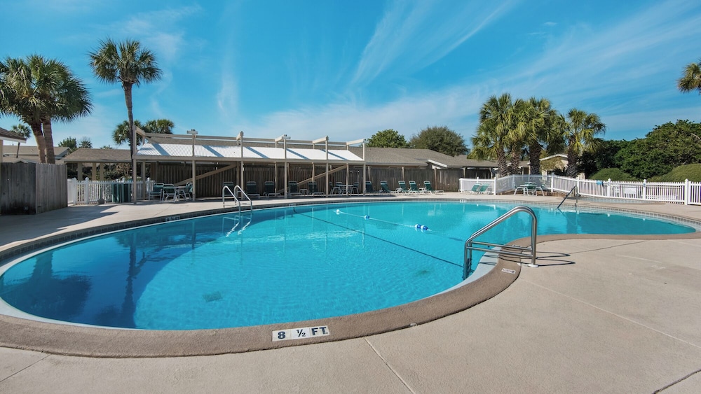 Sleeps 8 w/ Resort Pools, Tennis, Golf & Beach Access + Attraction Tickets!