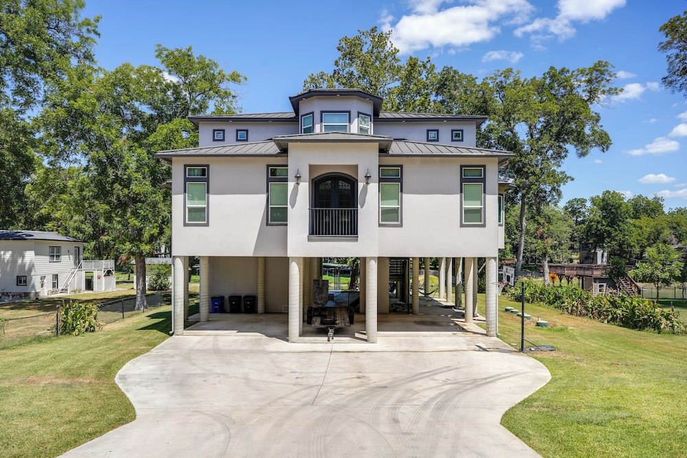 Riverfront Seguin Escape w/ Dock & Paddleboards! view 3