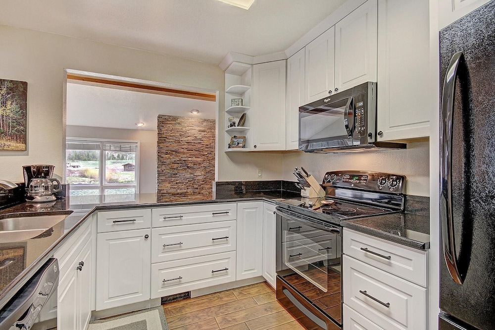 Private Mountain Town home Pet Friendly with Great Views - WD12 by Redawning