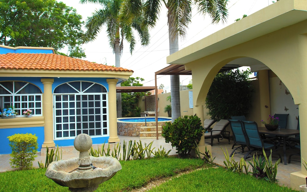 Room in Apartment - Cozy Mérida Retreat With Pool & Garden View