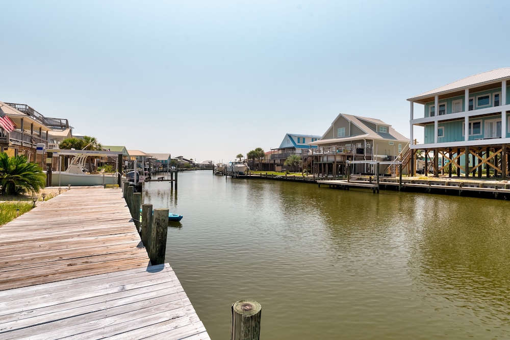 Bridgeview Cottage - 2228 Mallard 3 Bedroom Home by RedAwning