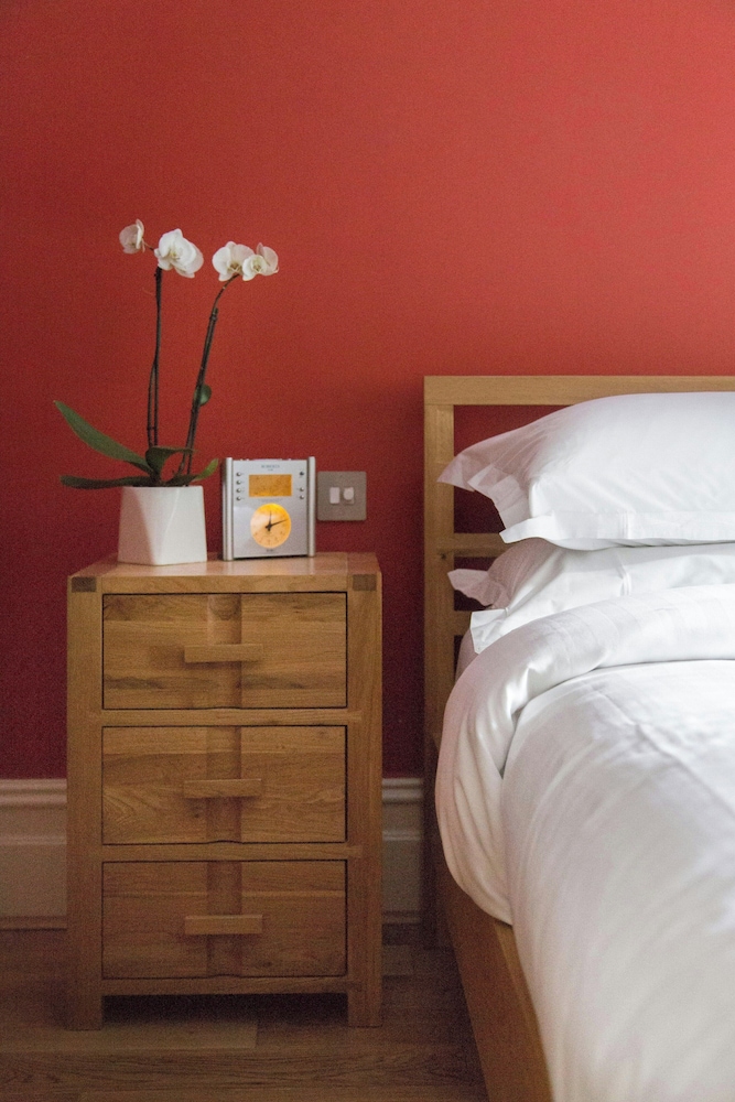 Clanricarde Gardens II by Onefinestay