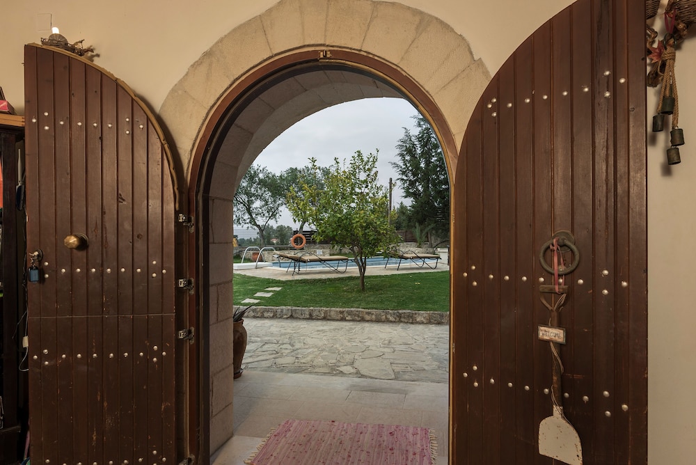 Villa Aloni-traditional Stone Villa With Nice View,pool and Garden