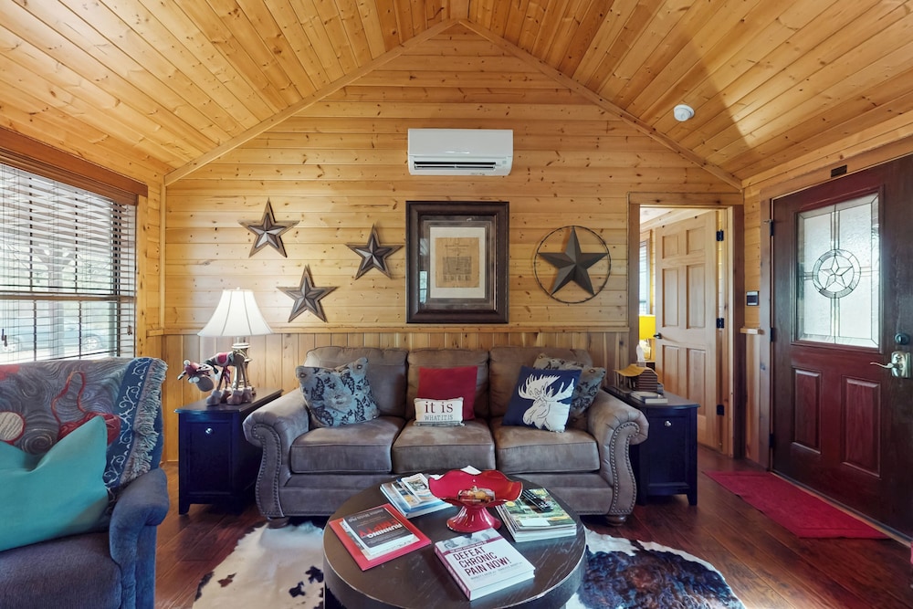 Water-view Cabin w/ Front Porch, W & D, Streaming