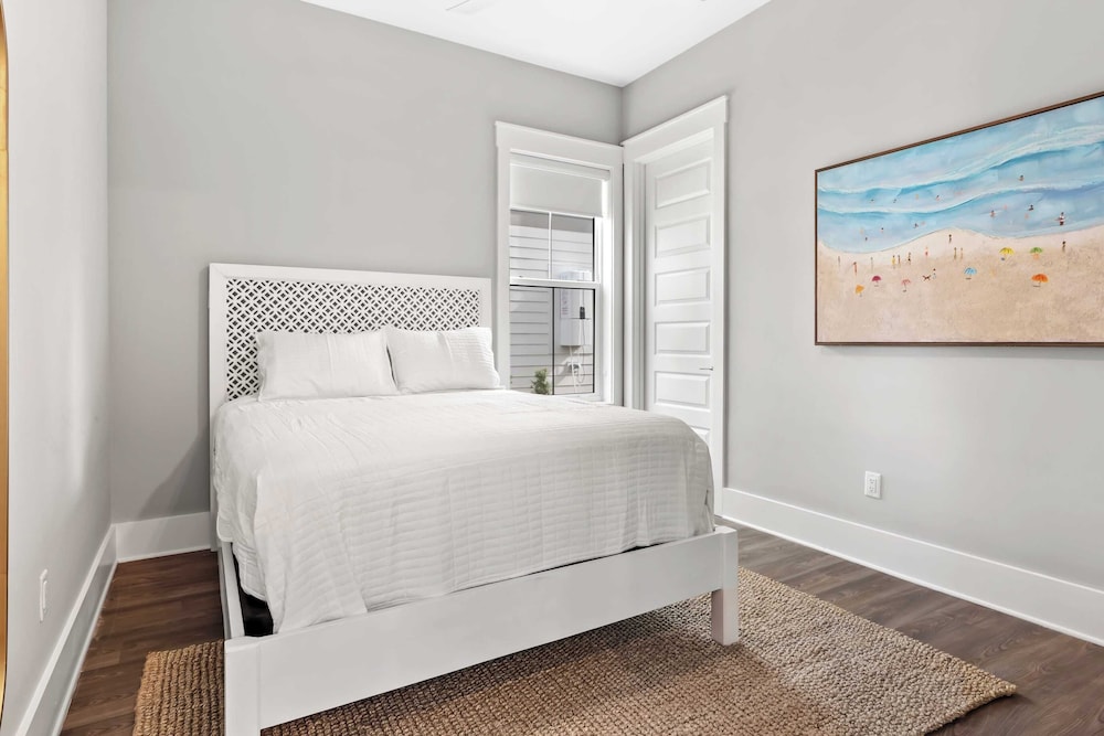Sea Dweller by Avantstay Rooftop Spa + Gulf View Golf Cart, Pool