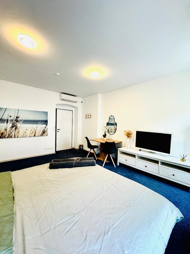 Luxury 7 Bedroom Apartment Sleeps 16