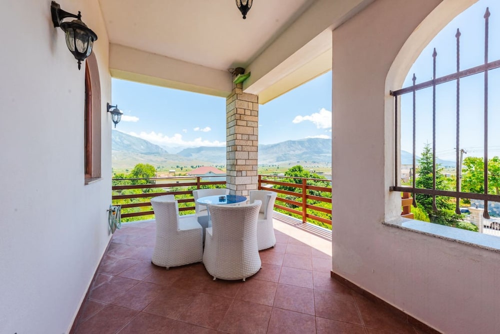 Charming Townhouse With Stunning Views