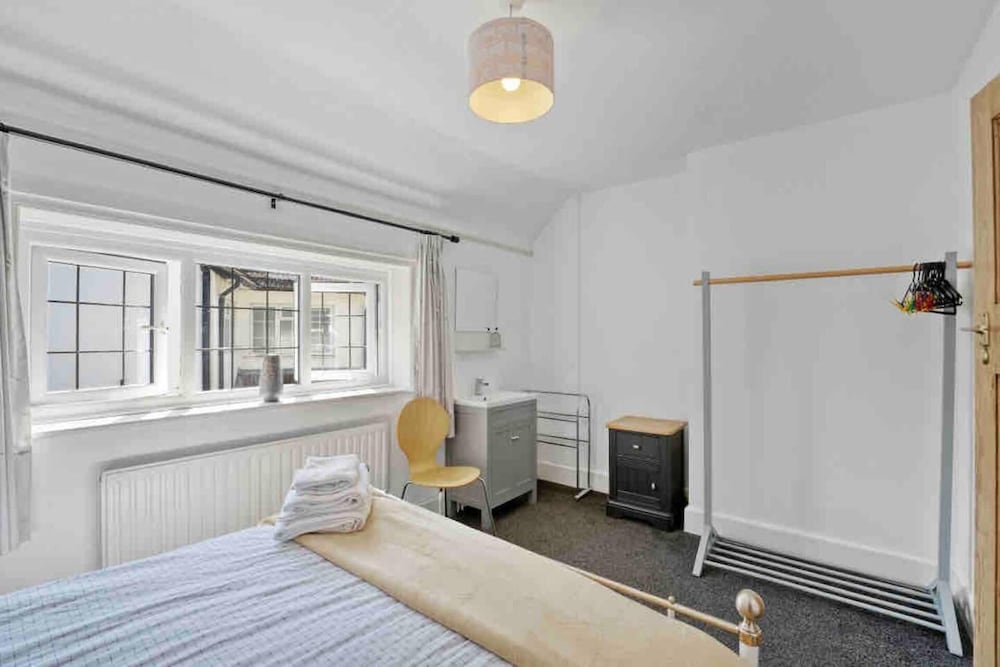 Beautifully Furnished Home - 5 Minutes to the Sea! view 5