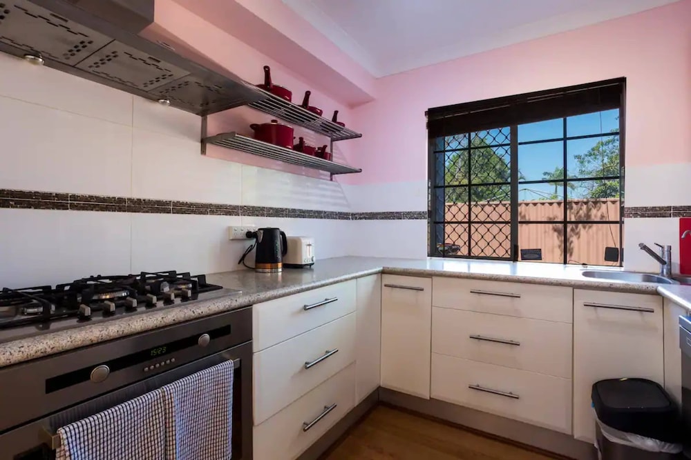 Homely 2 Bedroom Apartment in Maylands view 3