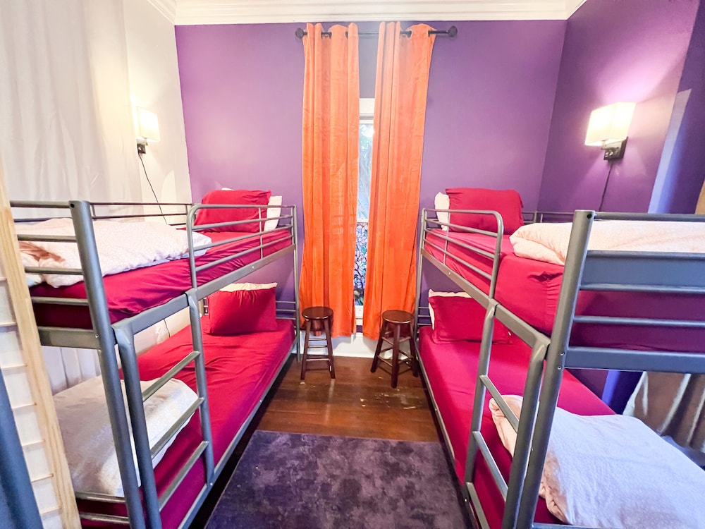 International Travelers House Hostel \- Downtown San Diego Little Italy.