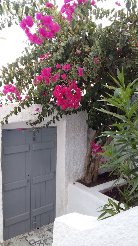 Charming 1705 Castle House in Pirgos Kallistis, Greece