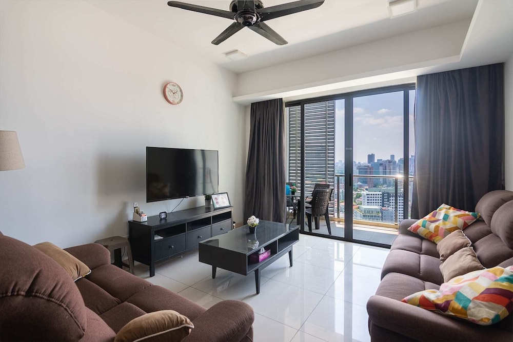 A Stylish High Floor 3BR Apt at Bukit Bintang