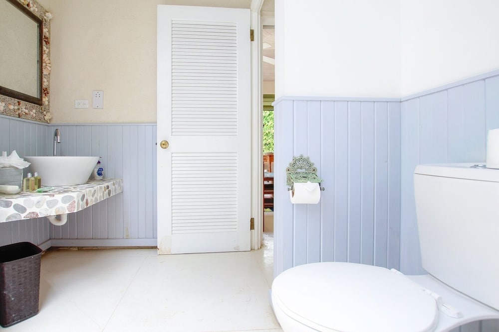 Tiny Home Retreat Near Beach- Marsh Mellow Cottage by BSL Rentals