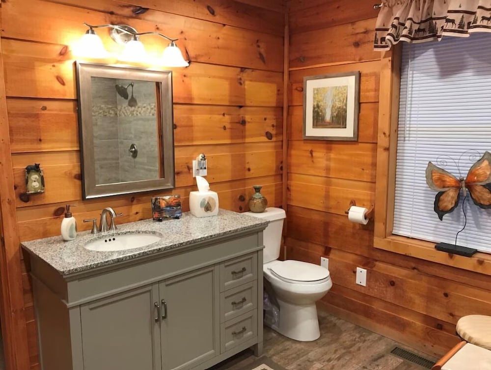 Riverside Retreat 4 Bedroom Cabin
