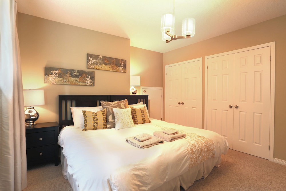 Boardwalk Homes - Executive Guest Rooms & Townhomes