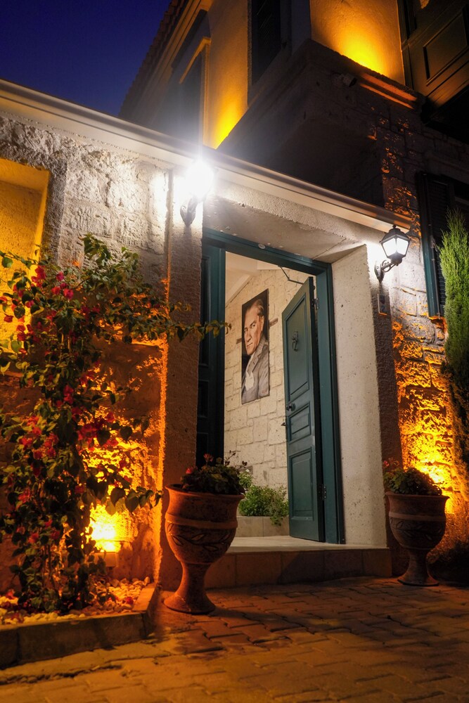 Hotel Müzeyyen Hanım Konağı Alaçatı - Image 1